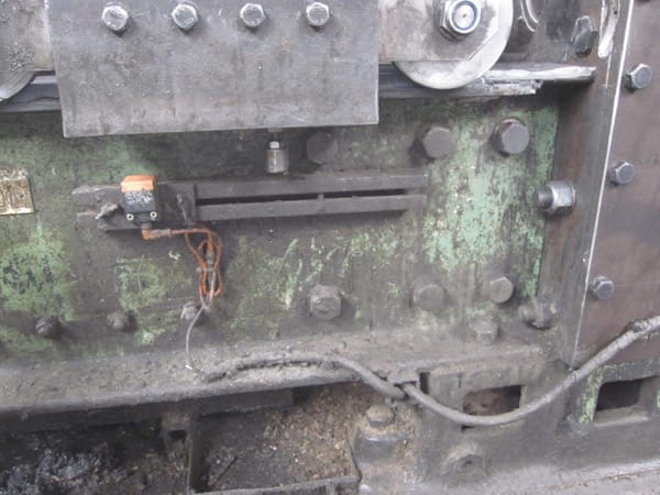 Verschmutzte Streckmaschine der Poppe+Potthoff GmbH Nr. 3.