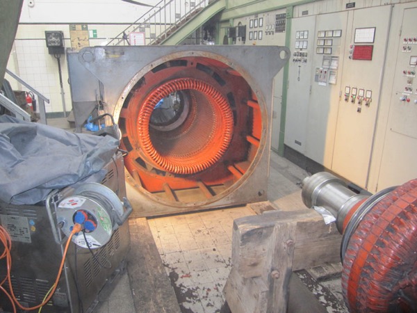 Verschmutzter Stator des Generators der hkw blumenthal GmbH.