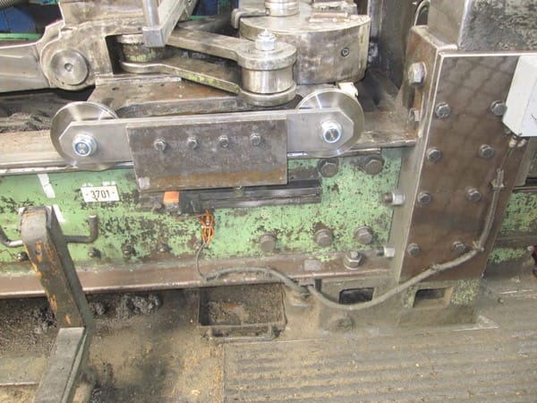 Verschmutzte Streckmaschine der Poppe+Potthoff GmbH Nr. 4.