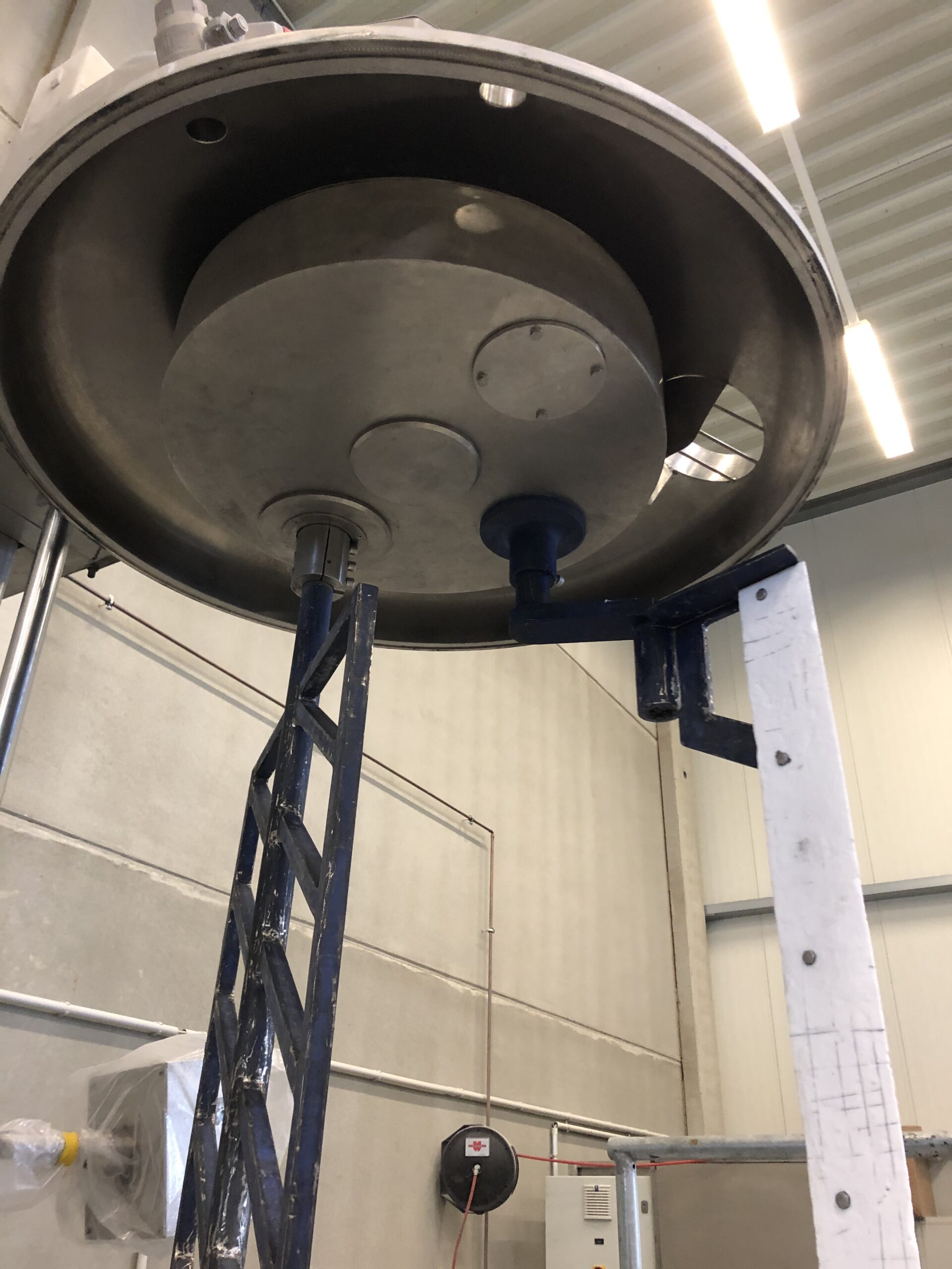 Ein mit Trockeneis gereinigtes Planetenrührwerk.